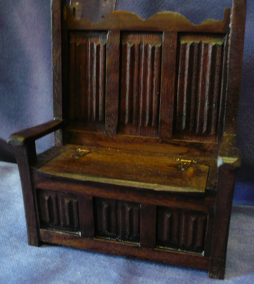 Tudor Settle